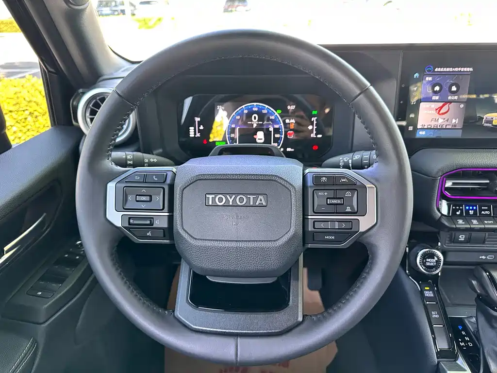 Toyota Prado — фото 11