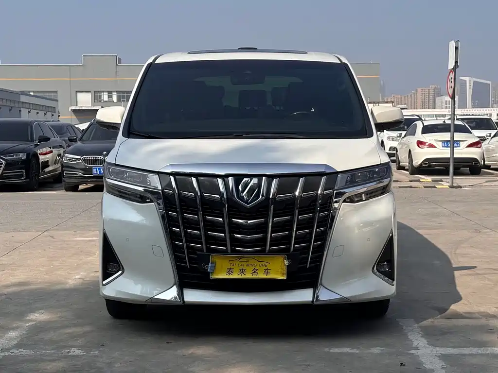 Toyota Alphard — фото 2