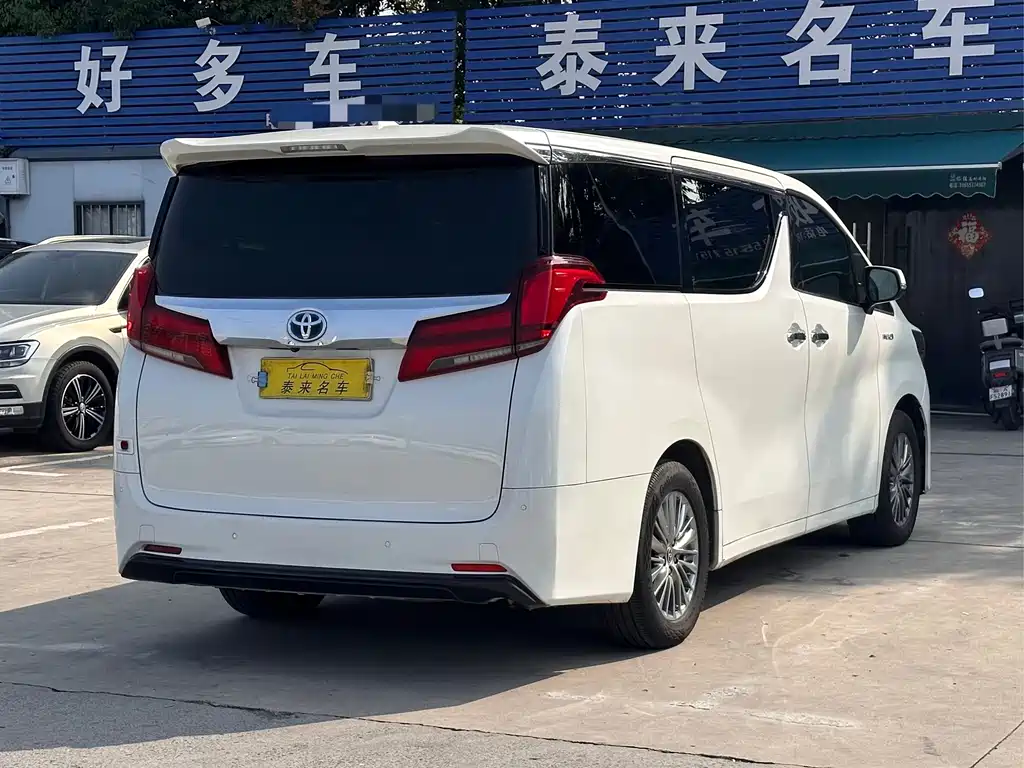 Toyota Alphard — фото 9