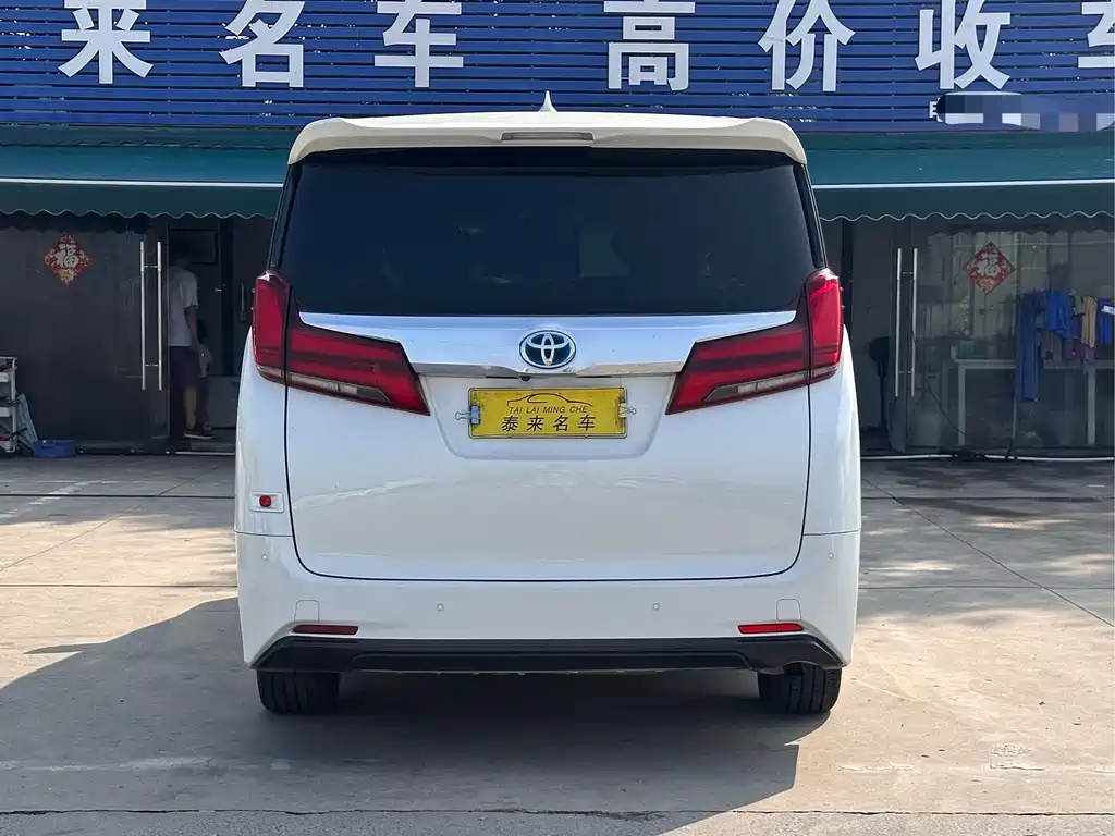 Toyota Alphard — фото 10