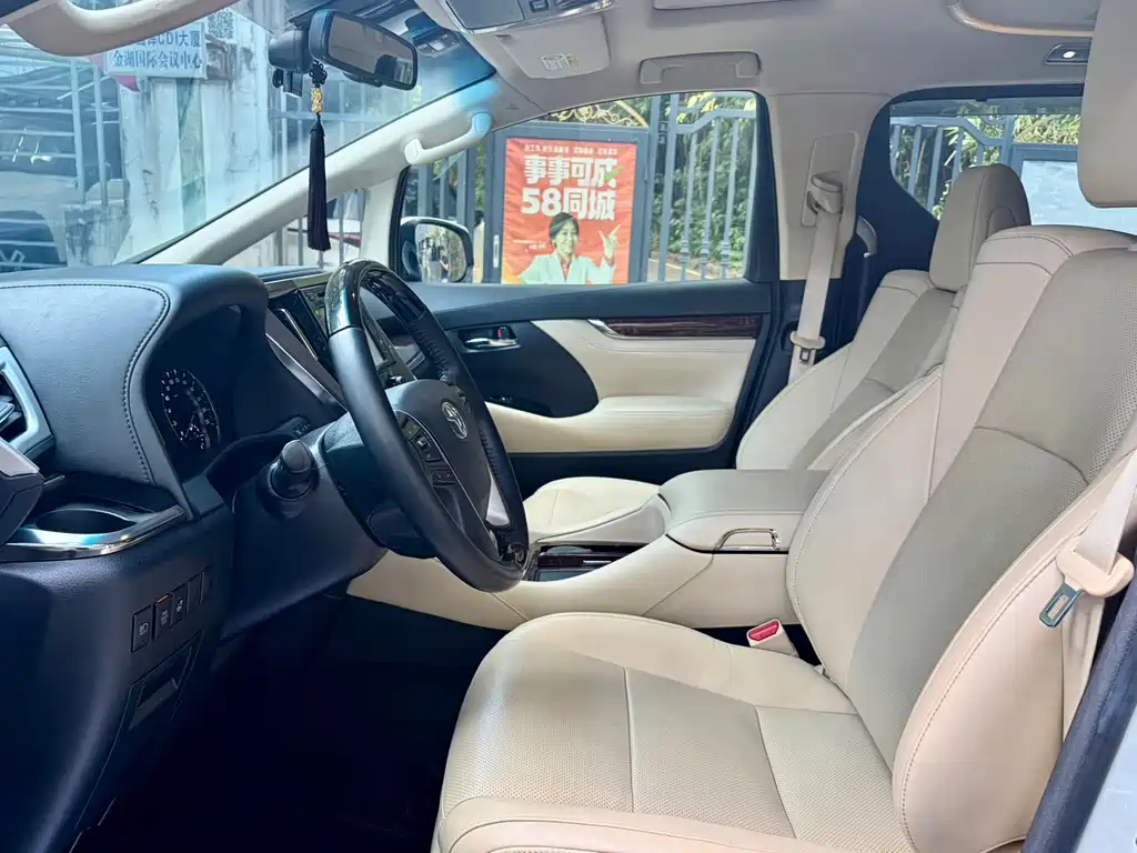 Toyota Alphard — фото 5