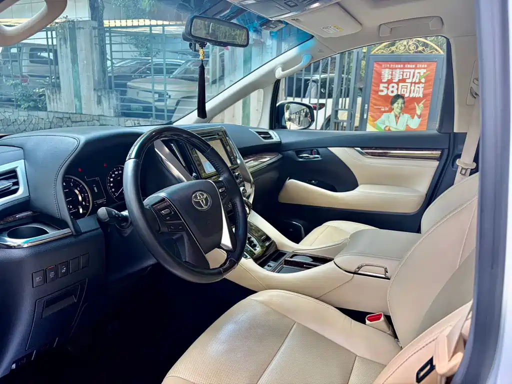 Toyota Alphard — фото 6
