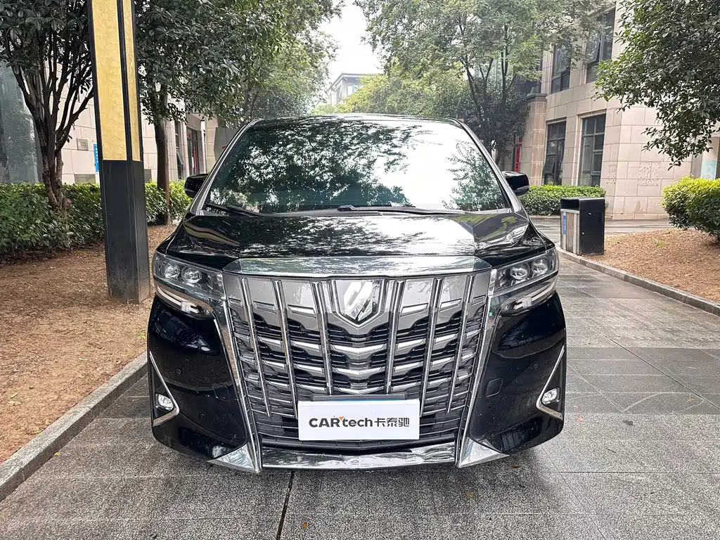 Toyota Alphard — фото 2