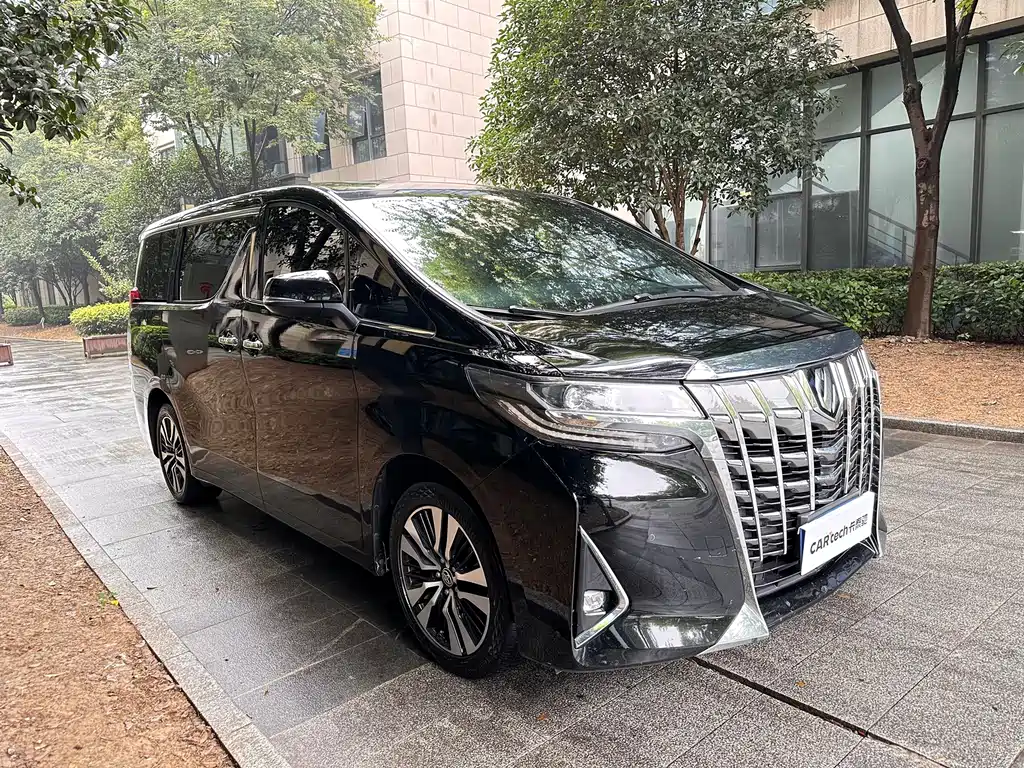 Toyota Alphard — фото 3