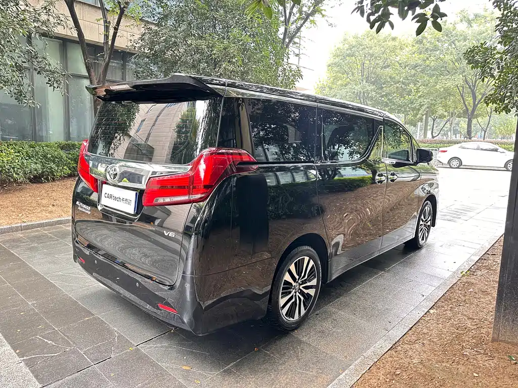 Toyota Alphard — фото 6