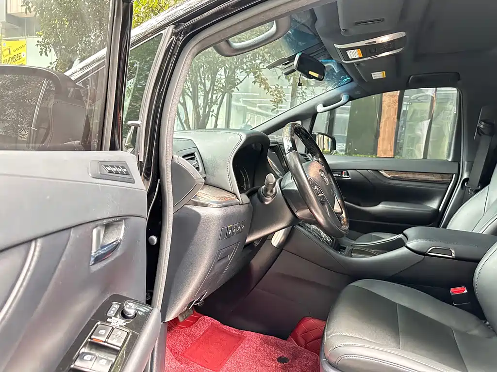 Toyota Alphard — фото 7