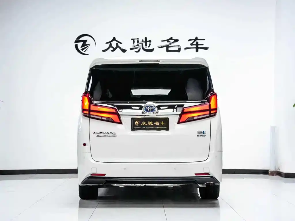 Toyota Alphard — фото 11