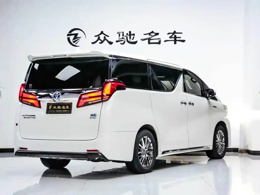 Toyota Alphard — фото 10