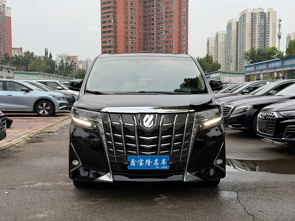 Toyota Alphard — фото 2