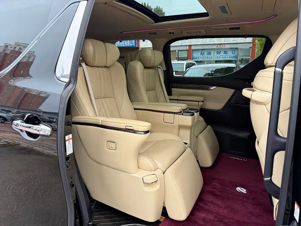 Toyota Alphard — фото 13