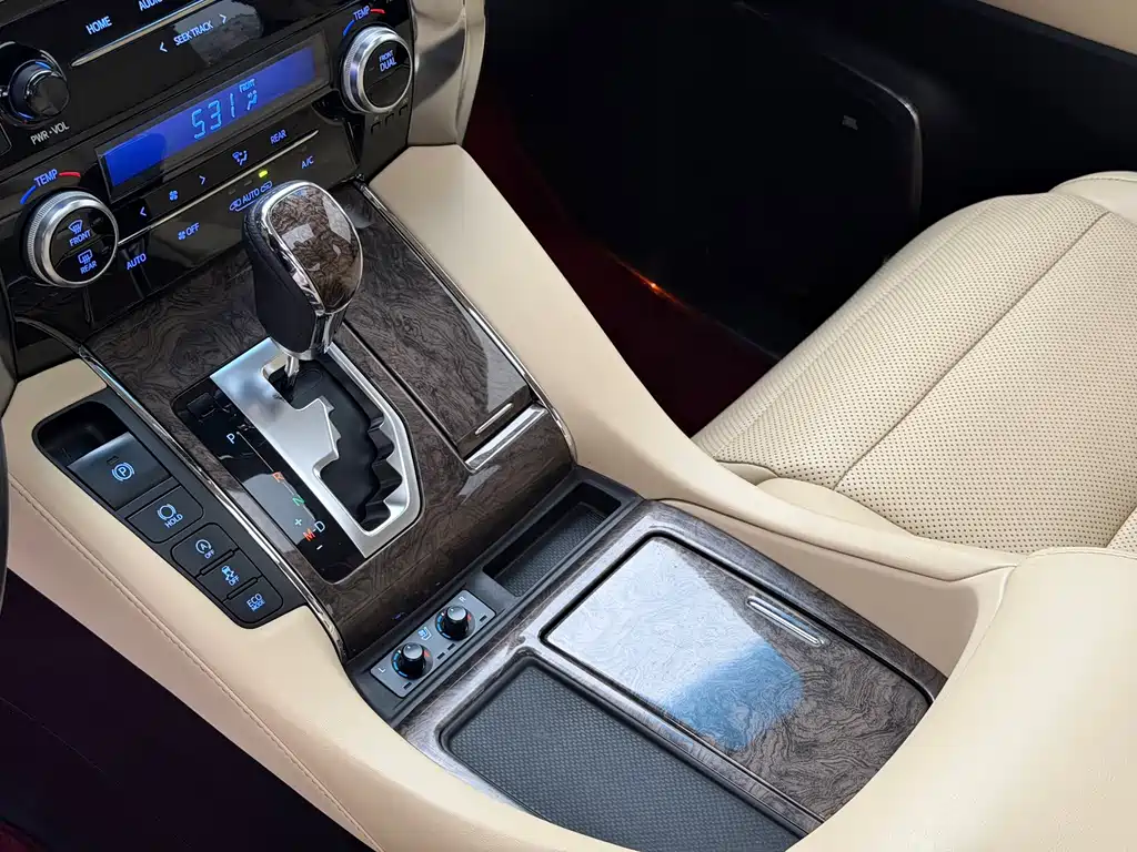 Toyota Alphard — фото 17