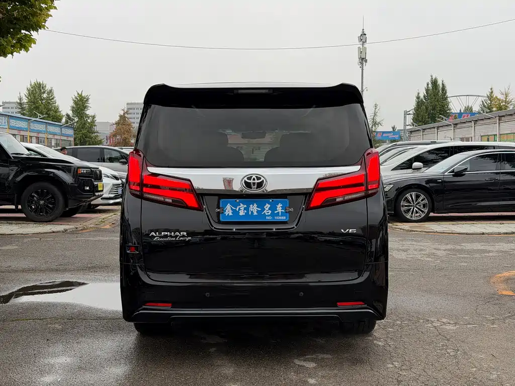 Toyota Alphard — фото 3