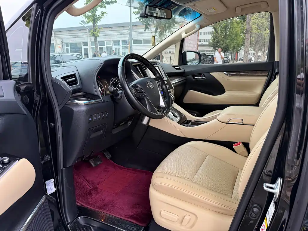 Toyota Alphard — фото 5