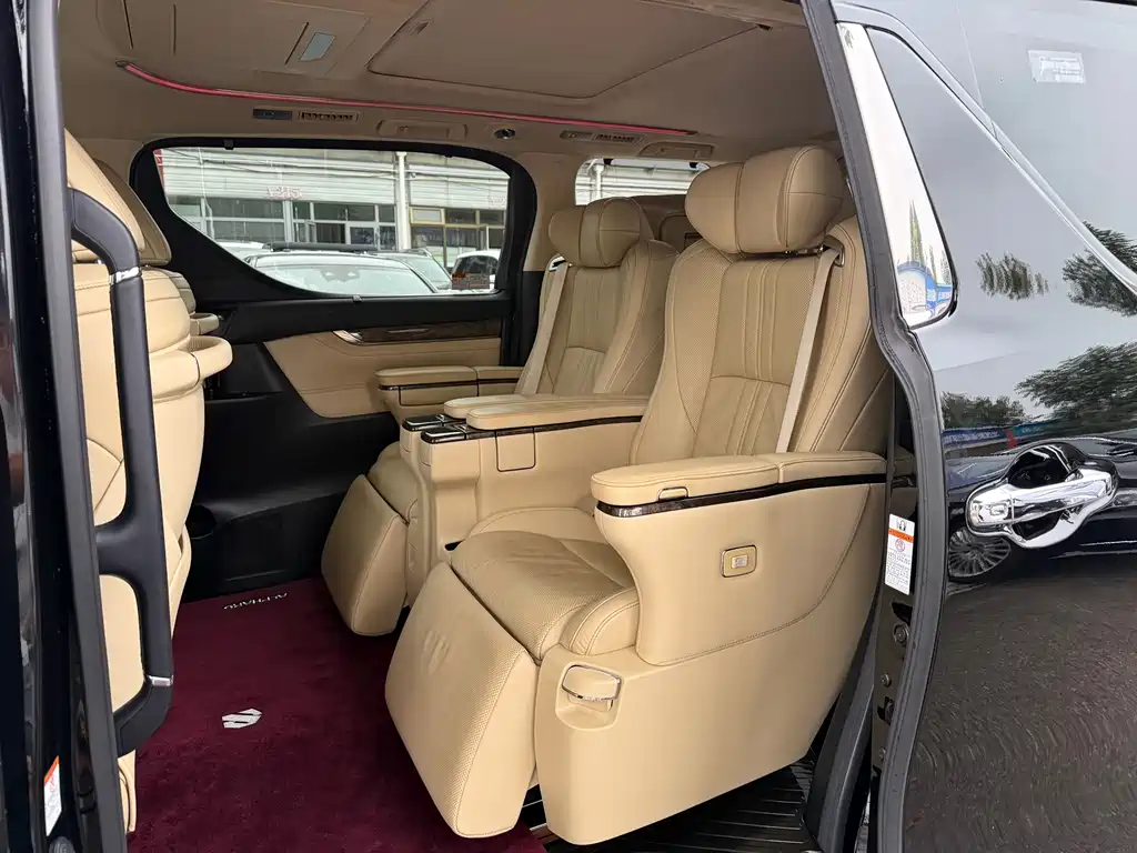 Toyota Alphard — фото 6