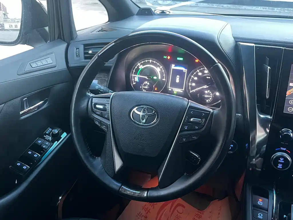 Toyota Alphard — фото 15