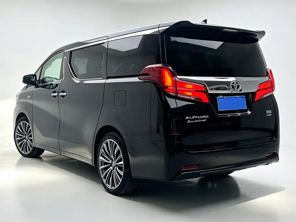 Toyota Alphard — фото 5