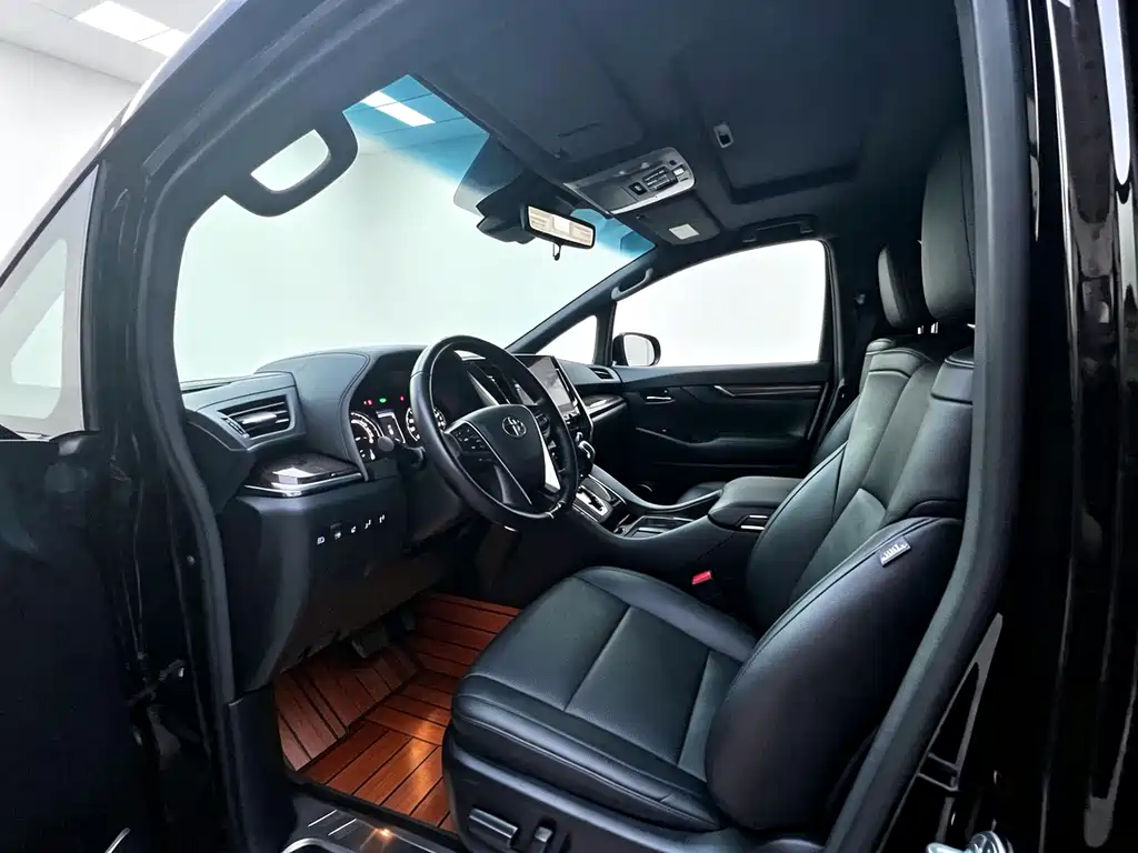Toyota Alphard — фото 7