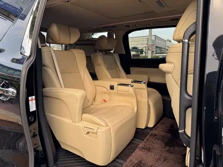 Toyota Alphard — фото 6