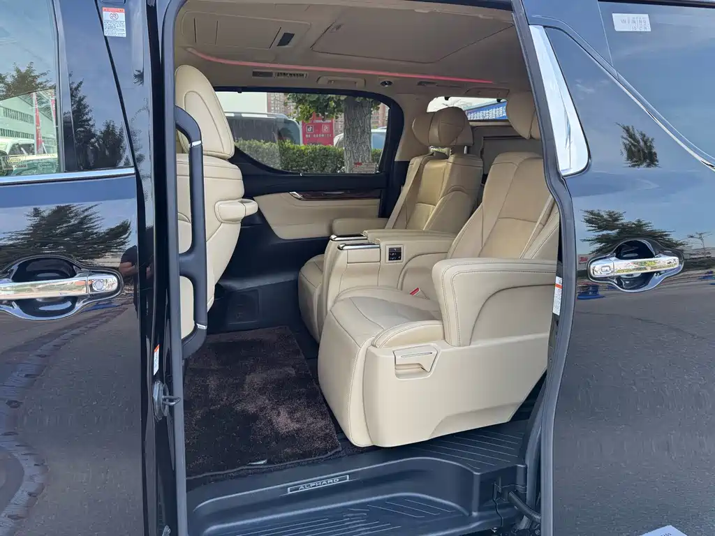 Toyota Alphard — фото 8