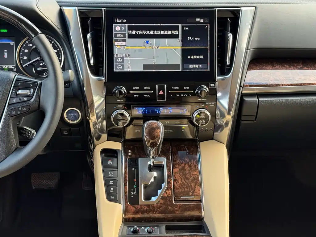 Toyota Alphard — фото 9
