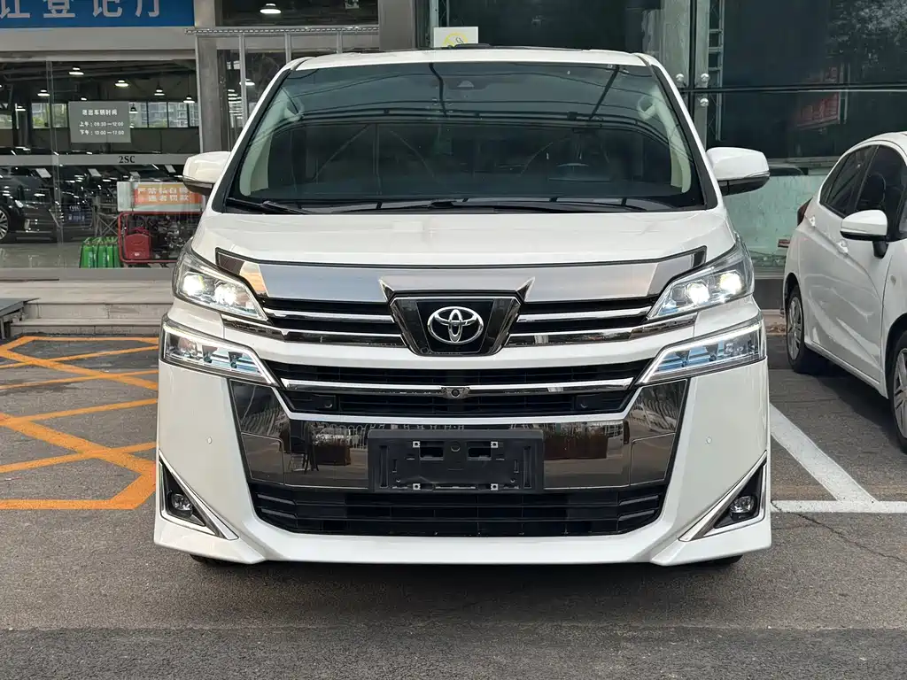 Toyota Vellfire — фото 2