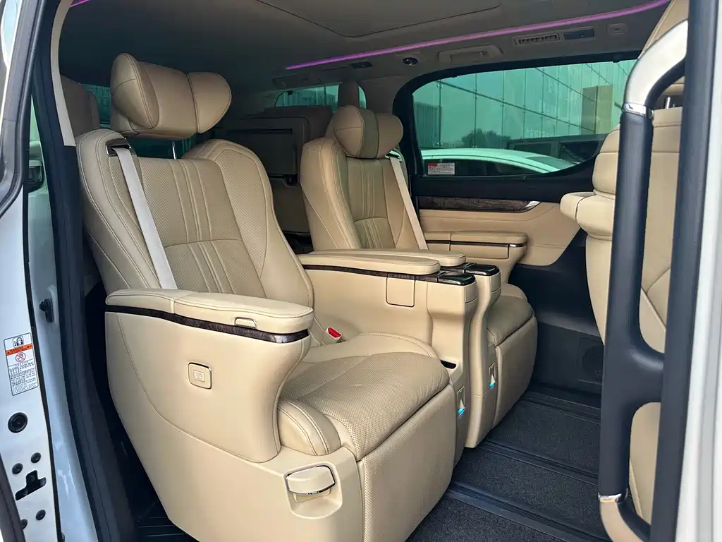 Toyota Vellfire — фото 13