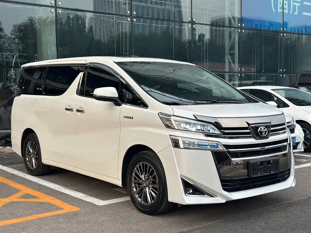 Toyota Vellfire — фото 3
