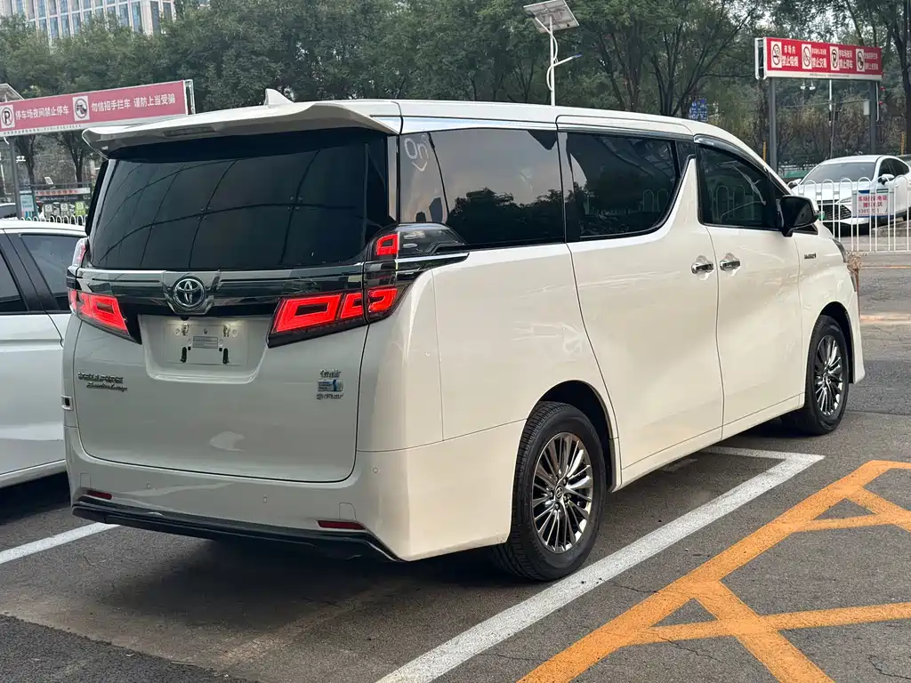Toyota Vellfire — фото 4