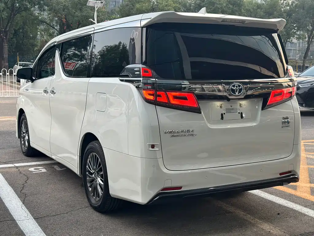 Toyota Vellfire — фото 5