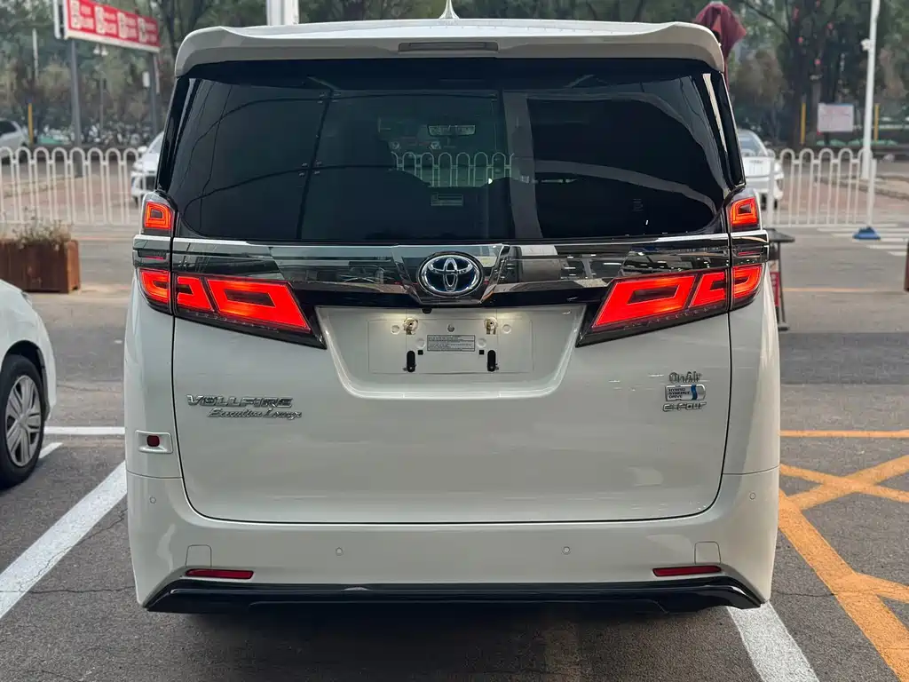 Toyota Vellfire — фото 6