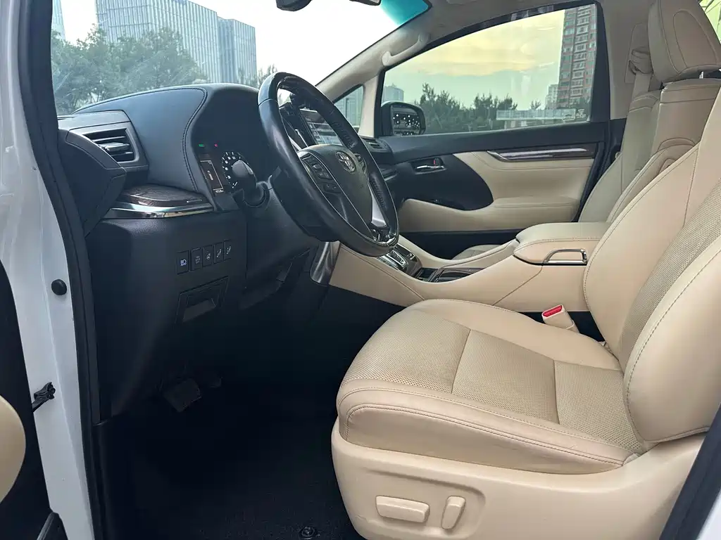 Toyota Vellfire — фото 10