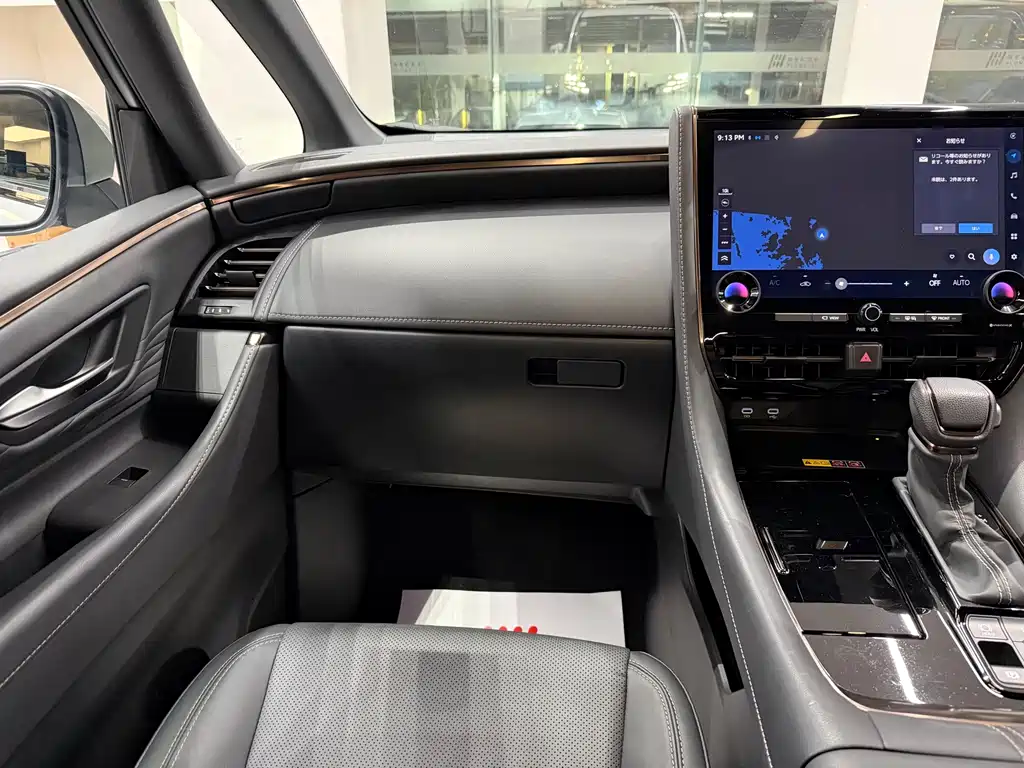 Toyota Alphard — фото 11