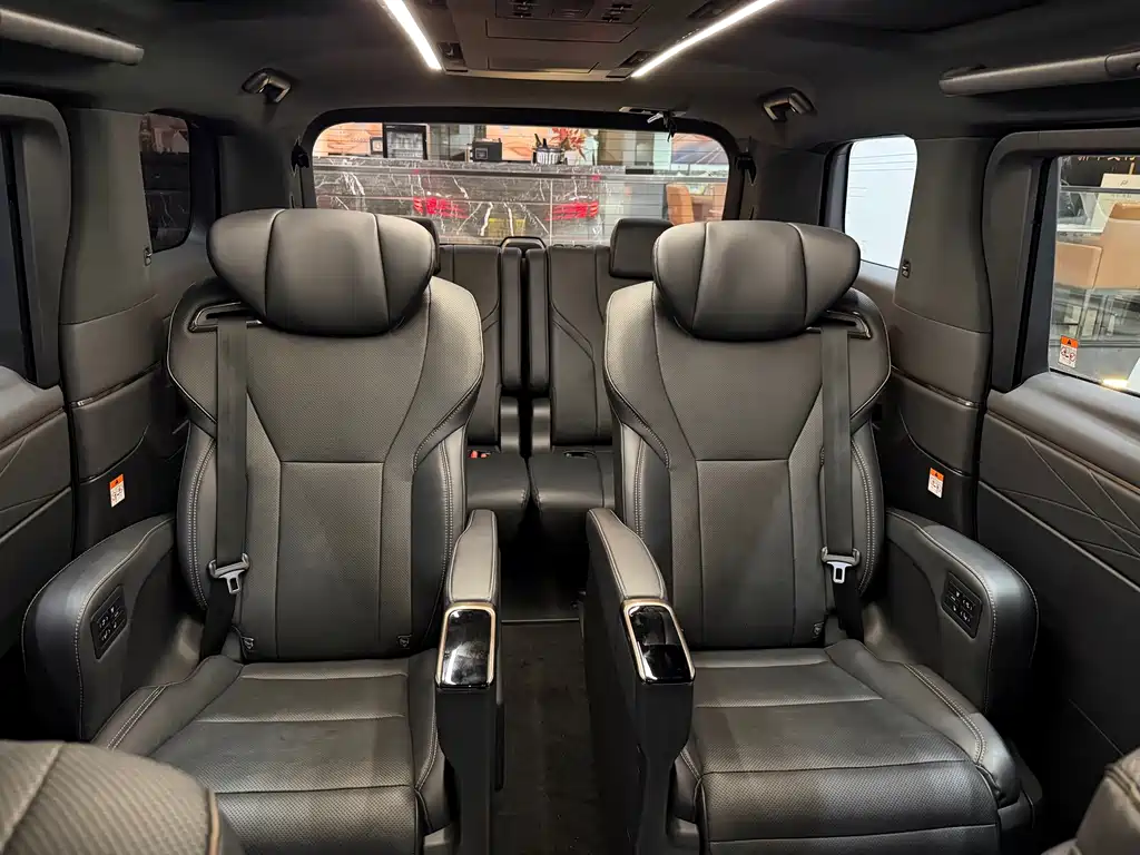 Toyota Alphard — фото 13