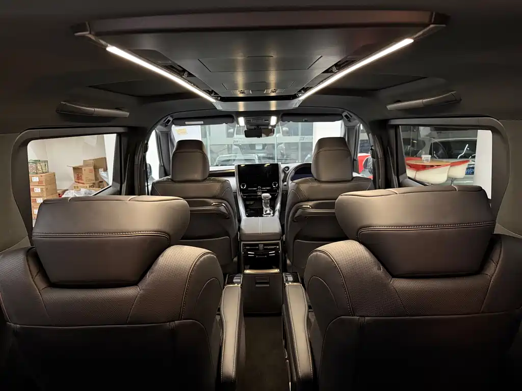 Toyota Alphard — фото 6