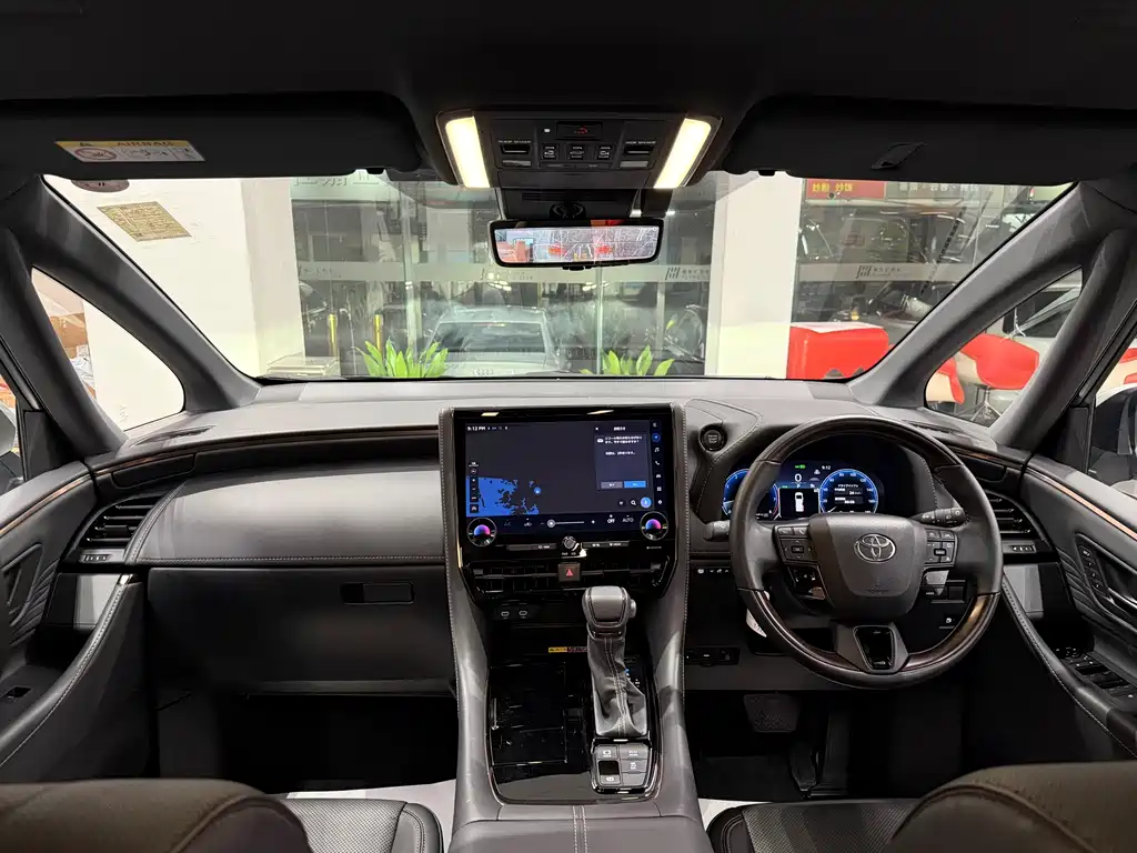 Toyota Alphard — фото 9