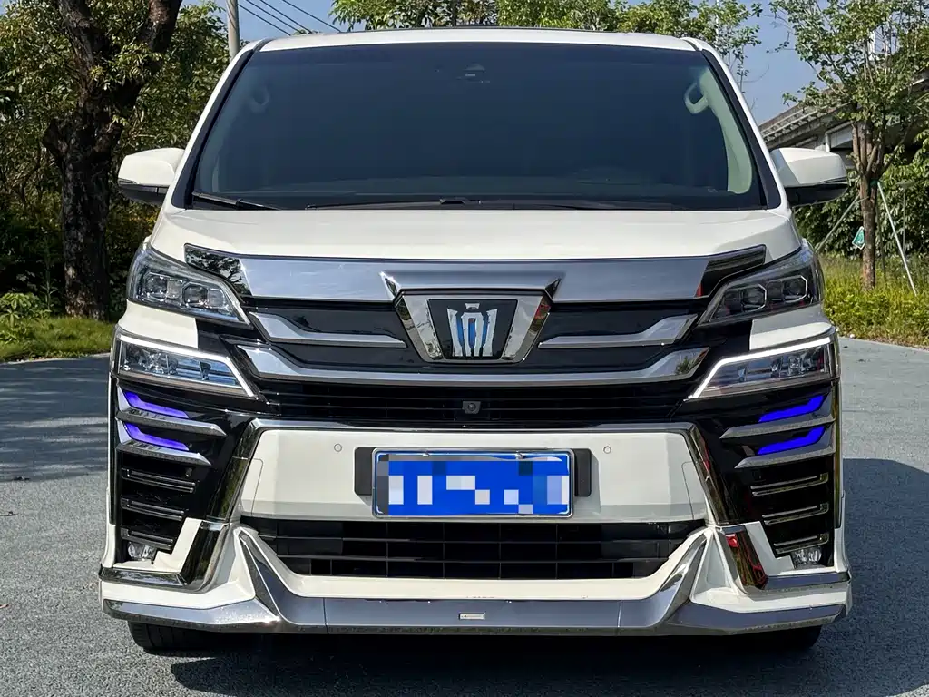 Toyota Vellfire — фото 2