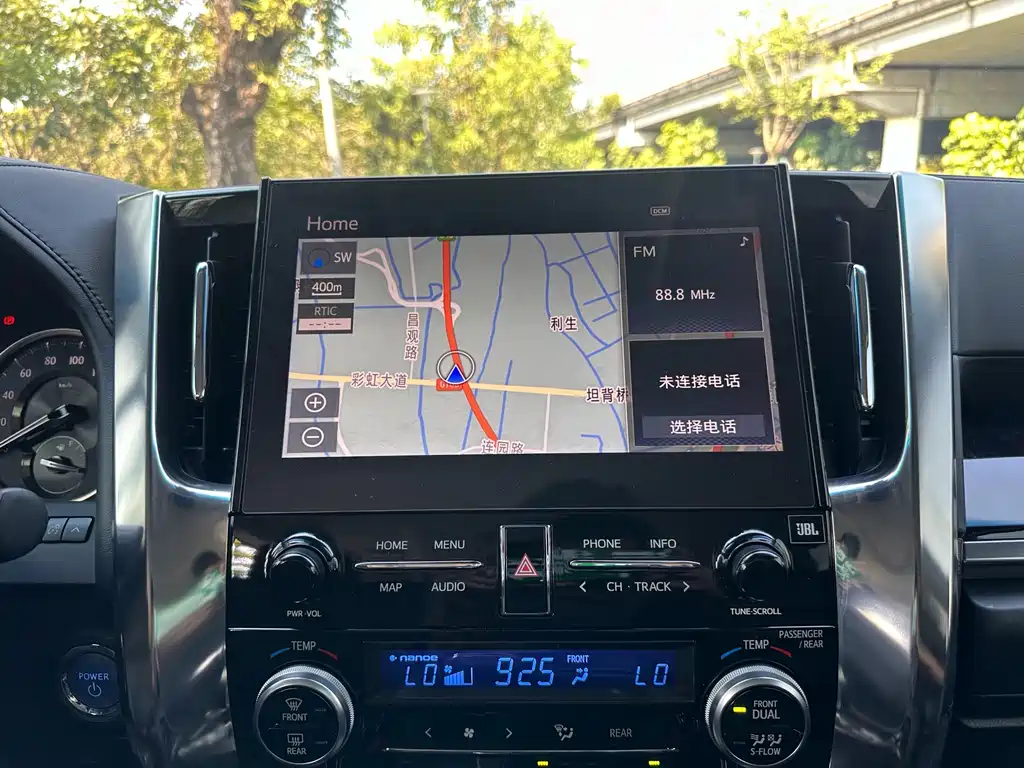 Toyota Vellfire — фото 14