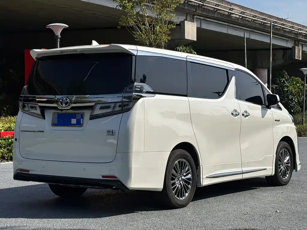 Toyota Vellfire — фото 4