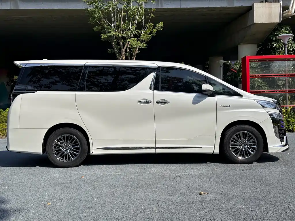Toyota Vellfire — фото 7