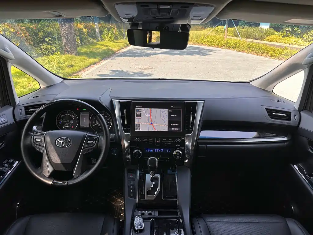 Toyota Vellfire — фото 8
