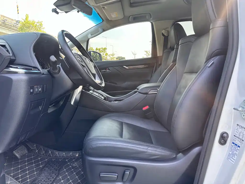 Toyota Vellfire — фото 9