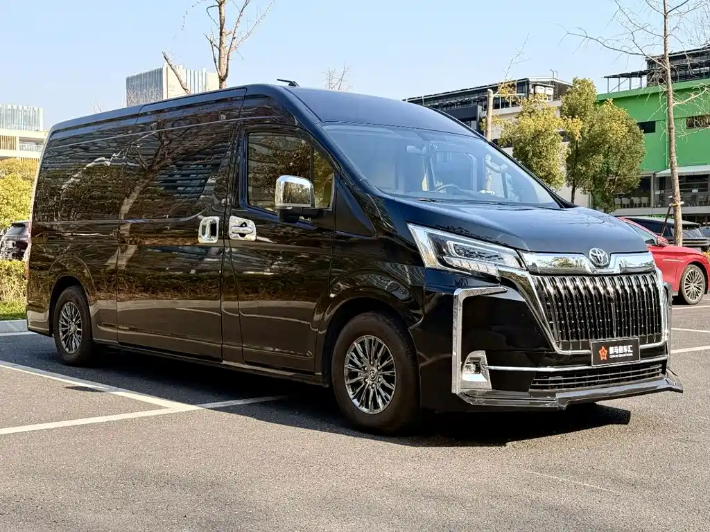 Toyota Hiace — фото 2