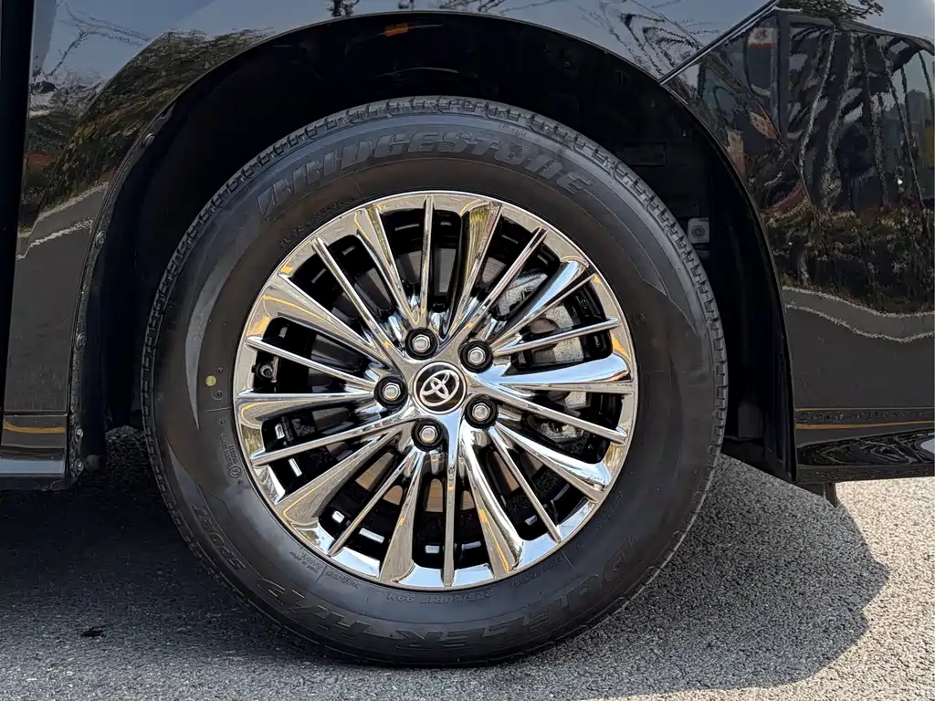 Toyota Alphard — фото 21