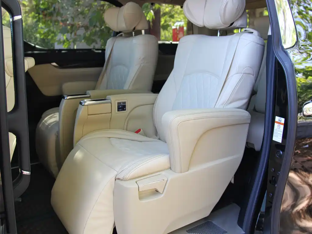 Toyota Alphard — фото 13