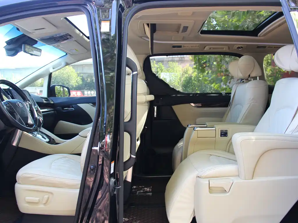 Toyota Alphard — фото 14