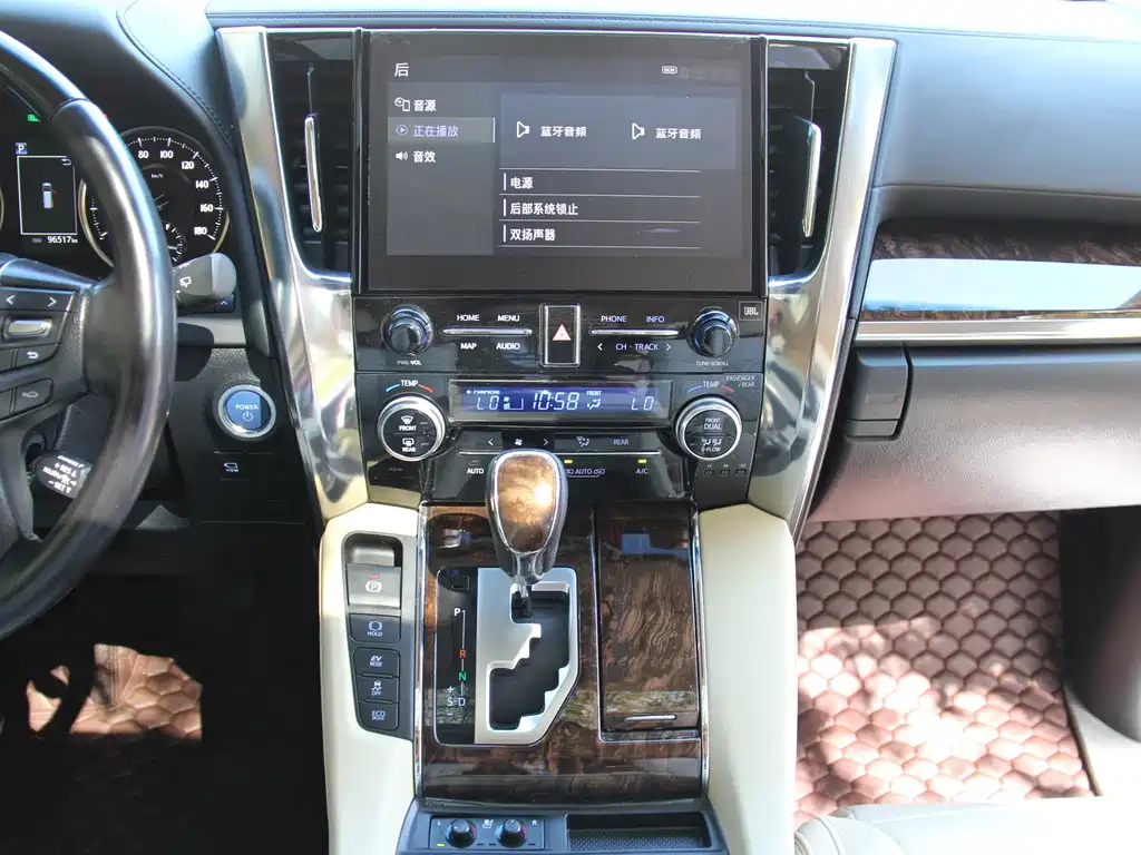 Toyota Alphard — фото 20
