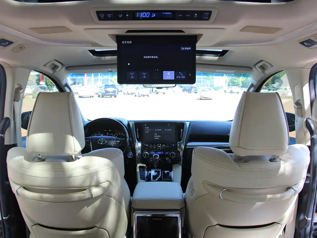 Toyota Alphard — фото 23