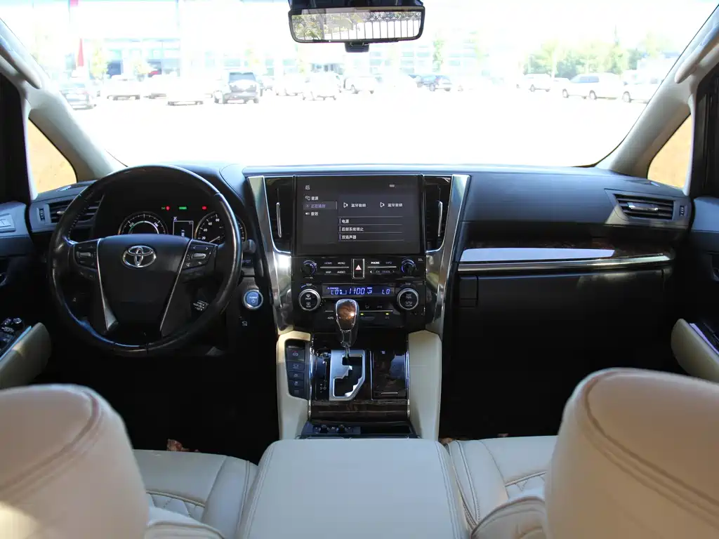 Toyota Alphard — фото 24