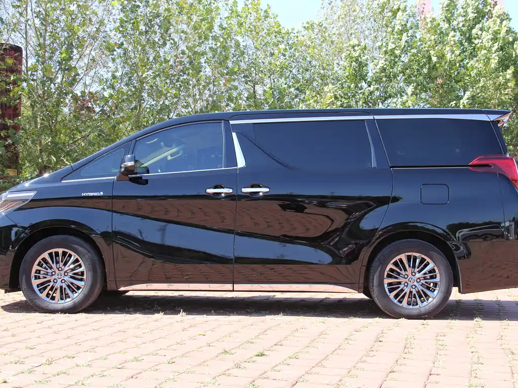 Toyota Alphard — фото 4