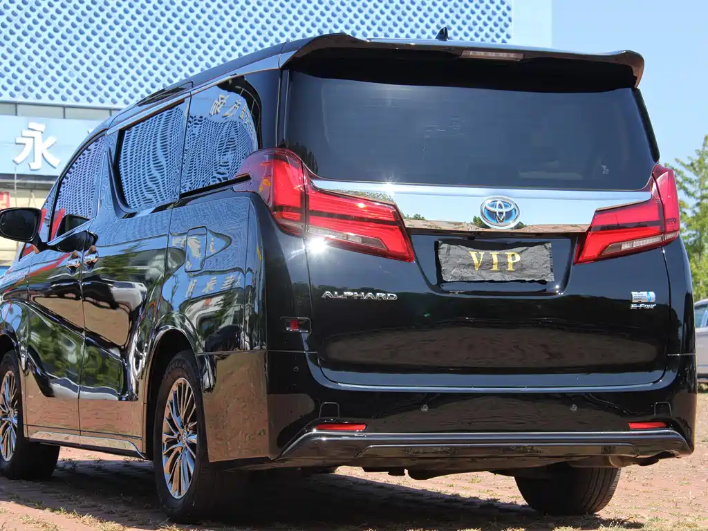 Toyota Alphard — фото 6